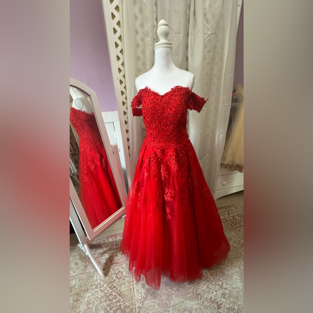 Red Off-Shoulder Prom Dress With Floral Appliqu